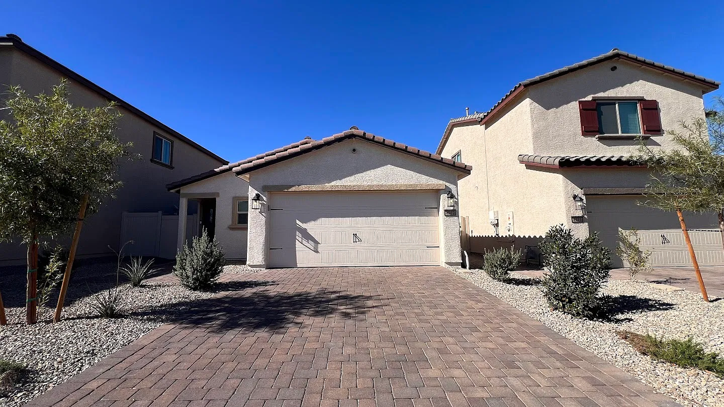 3 bed, 1208 sqft, $3,000 — Photo 1