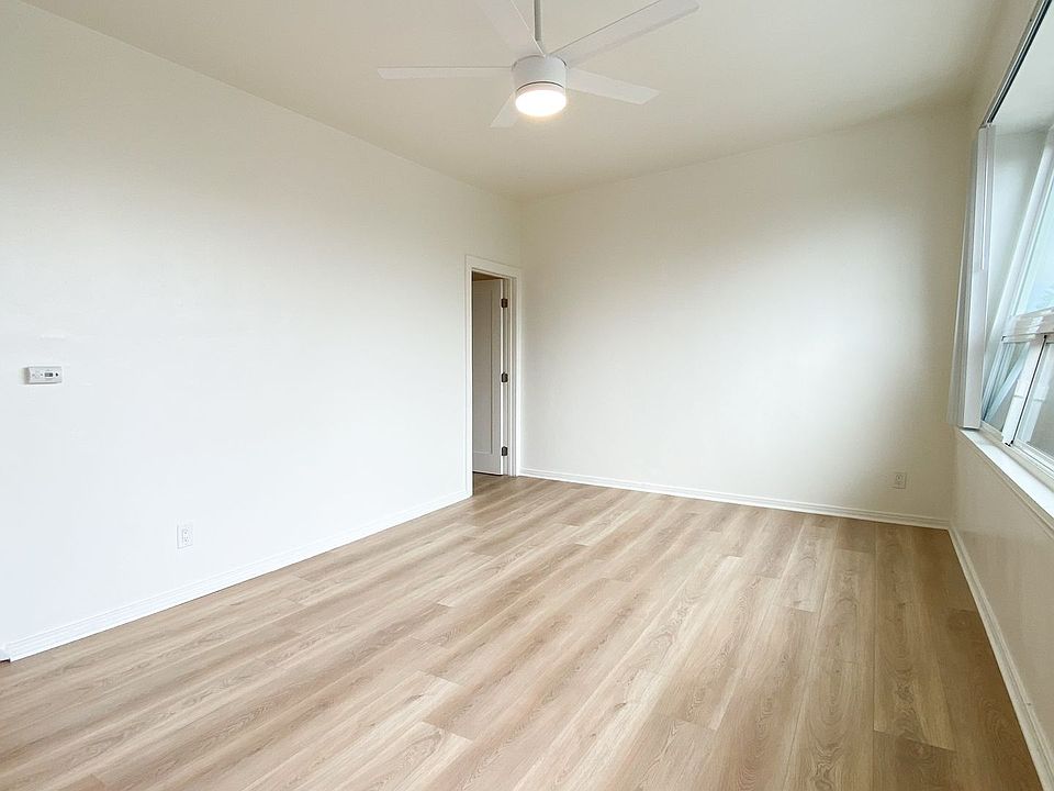 1st image of 321 Pier Ave #4