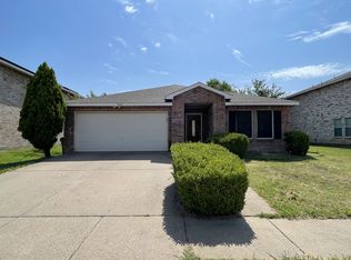 5619 Swan Lake Dr, Arlington, TX 76017