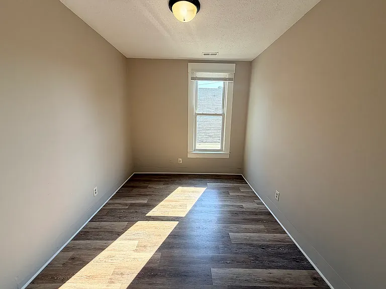 1309 E Market St — Photo 11