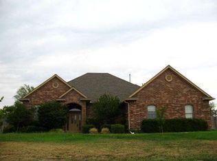 22 NW Heatherstone Dr, Lawton, OK 73505
