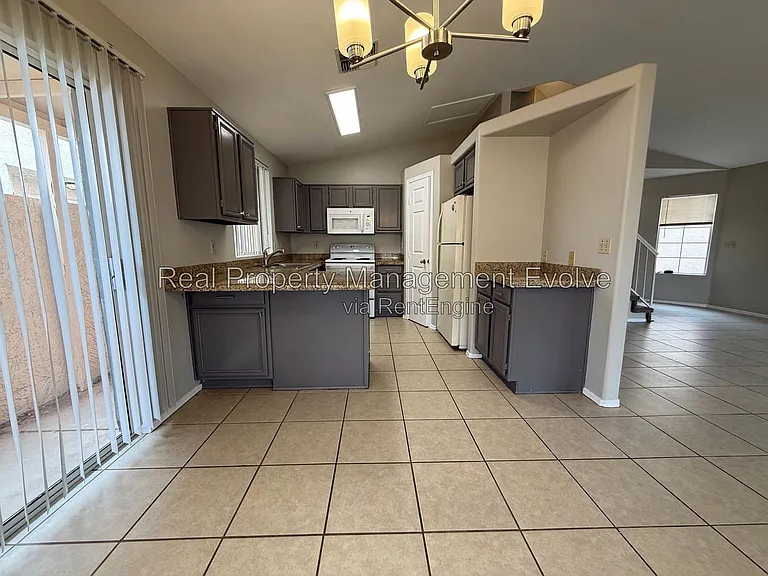 3725 E Taro Ln — Photo 9