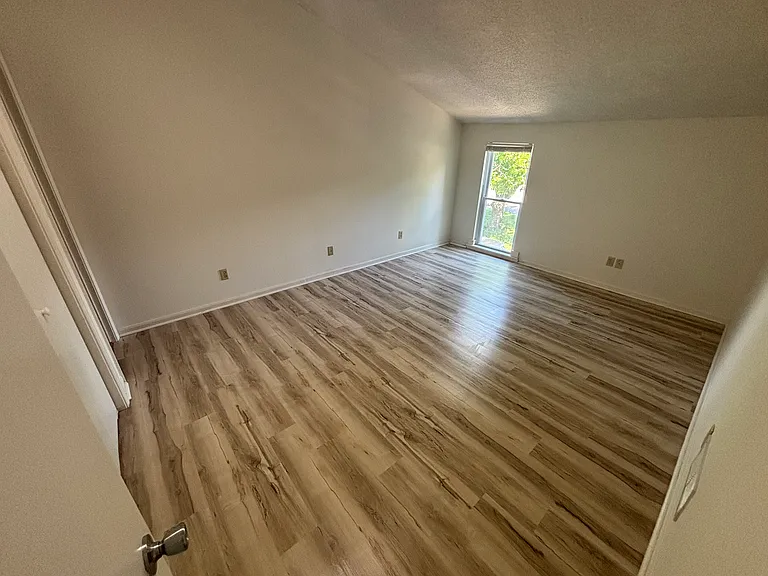 11206 College Ave — Photo 15