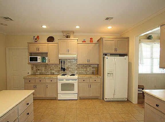 4th image of 1212 N Kenwood Ave