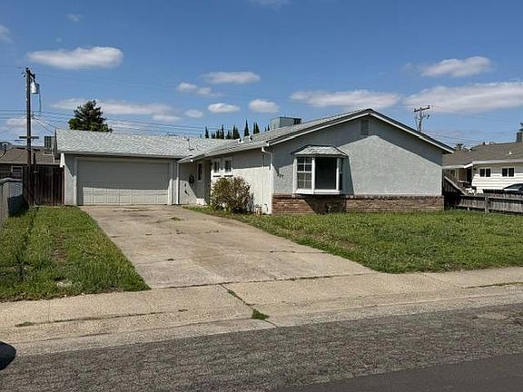 3rd image of 337 Quadra Ave