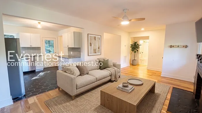 2 bed, 2.0 bath, 915 sqft, $1,845 — Photo 3