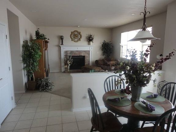Eat-In Kitchen/Family Roo