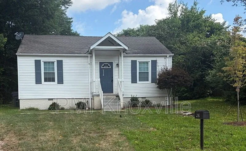 4 bed, 2.0 bath, 1680 sqft, $2,100 — Photo 2