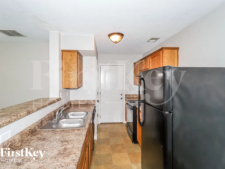 10225 Cottage Farms Dr — Photo 7
