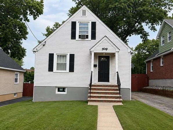 40 Seminole Ave, Dumont, NJ 07628
