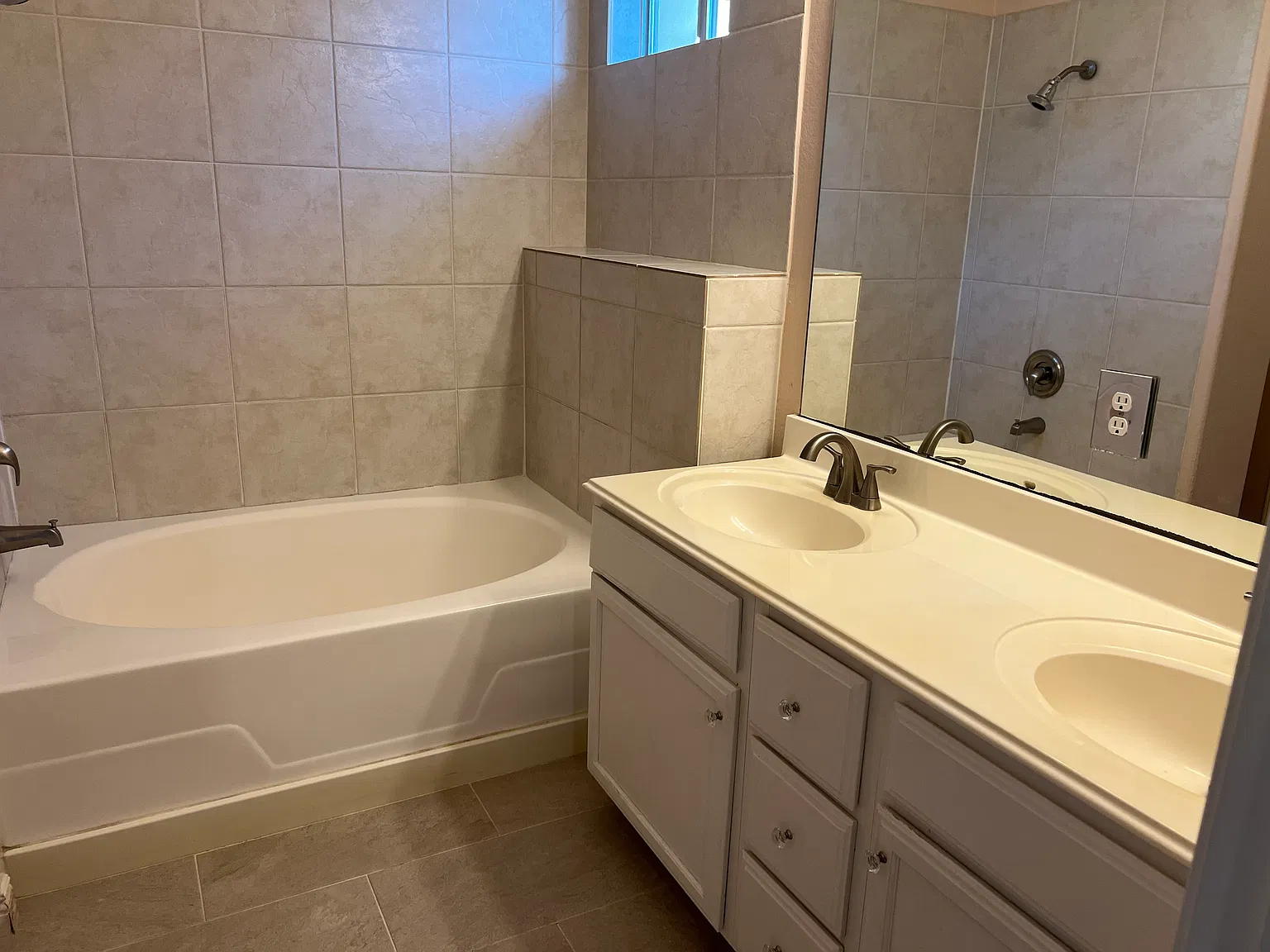2 bed, 2.5 bath, 1304 sqft, $2,300 — Photo 4
