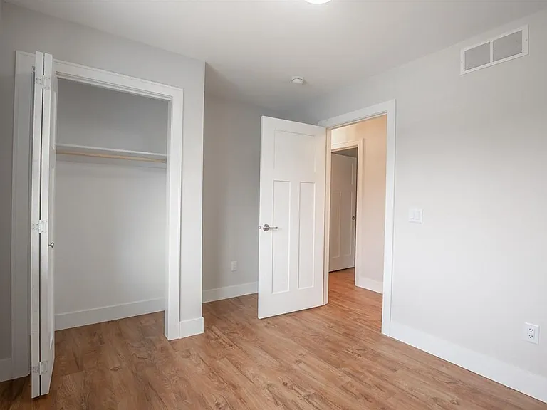364 E Mac Arthur St — Photo 23