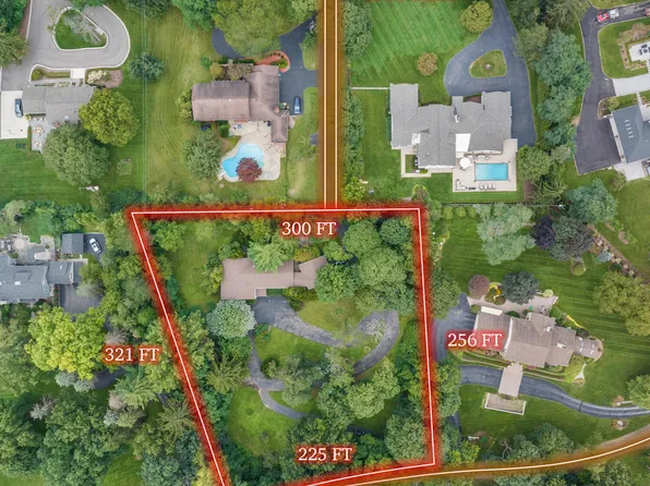 5050 Ponvalley Rd, Bloomfield Hills, MI 48302