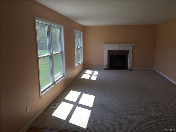 2nd image of 1412 Evergreen Dr