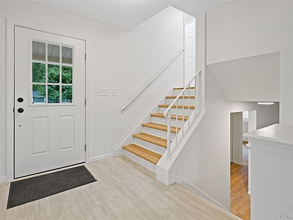 2nd image of 8240 Hampton Rd