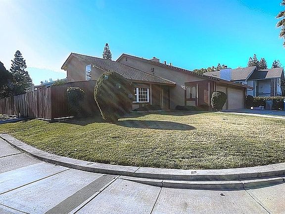2nd image of 1460 Pebblewood Dr