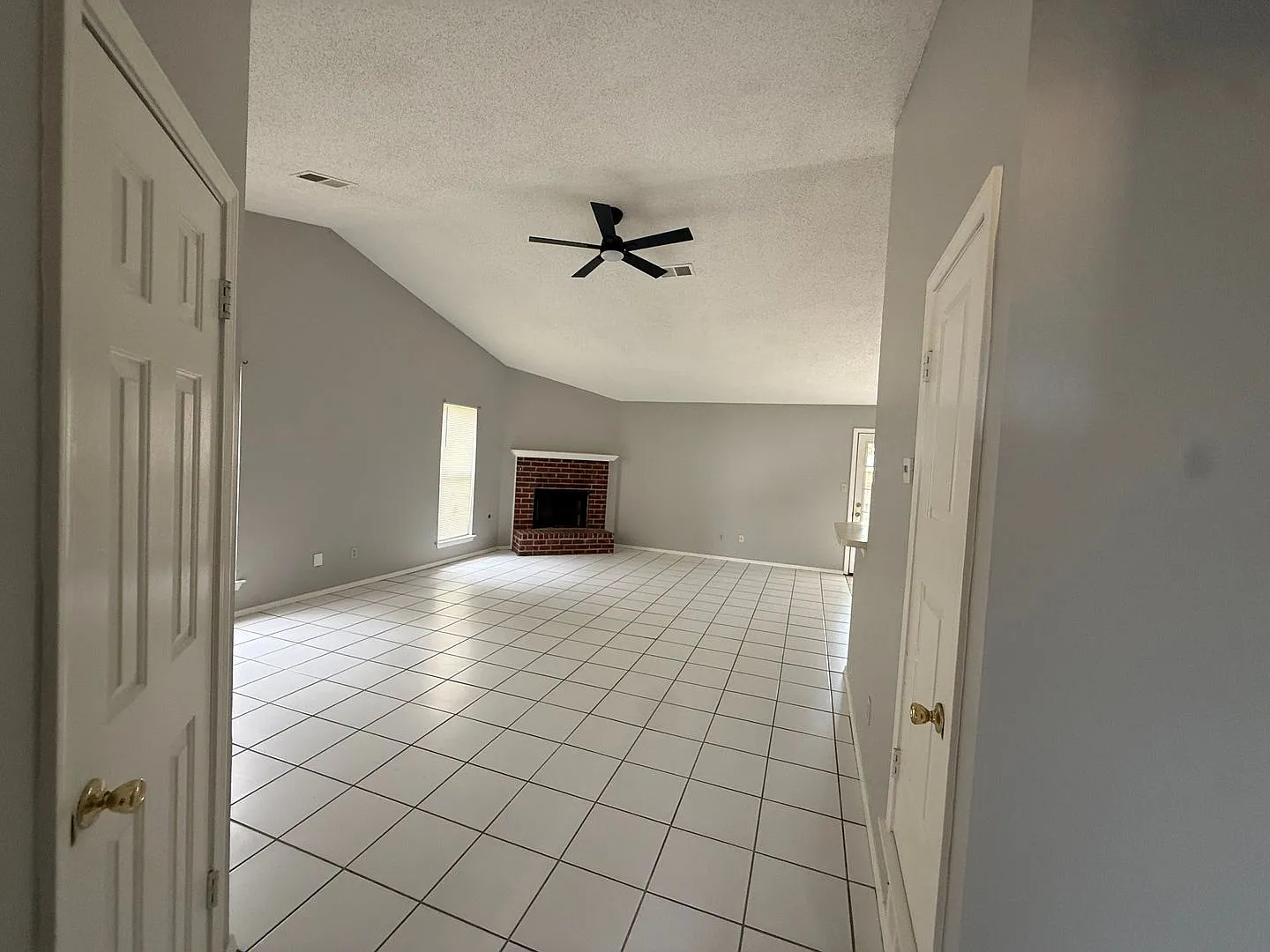 104 Orange Dr, Senatobia, Ms For Rent — Photo 2