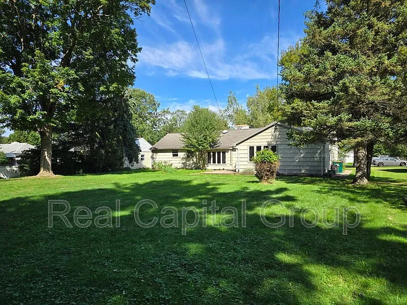 3 bed, 1.5 bath, 1630 sqft, $2,695 — Photo 3