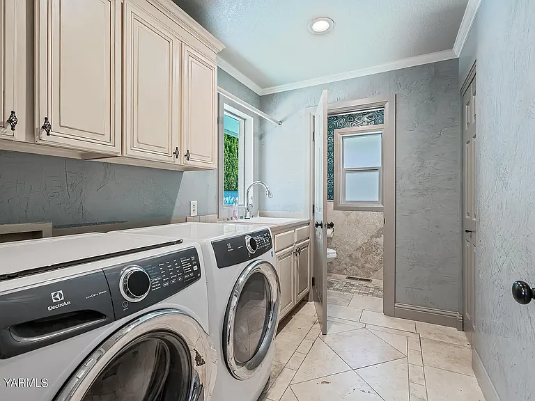 217 S 70th Ave — Photo 30