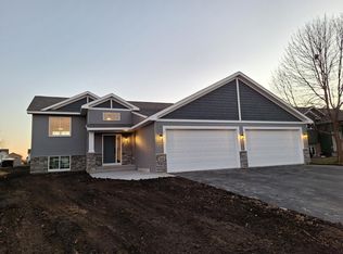 118 Summerfield Dr, Waverly, MN 55390