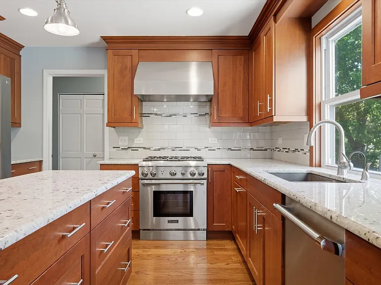 854 Deep Woods Ct — Photo 13