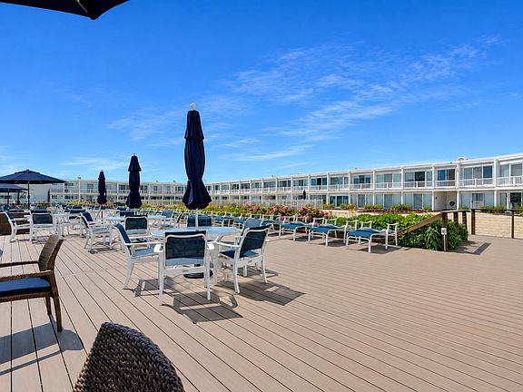 4th image of 585 Dune Rd #21A