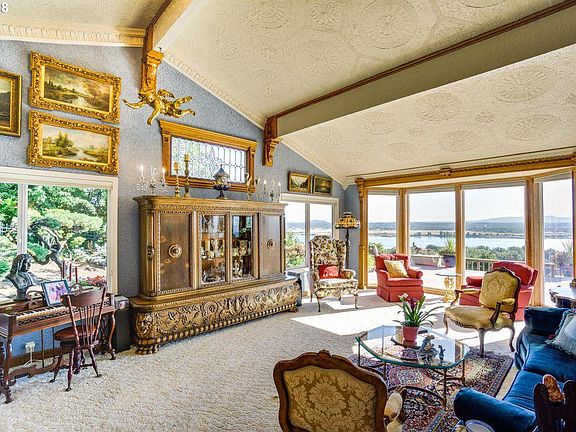 5th image of 209 Dubois Ct