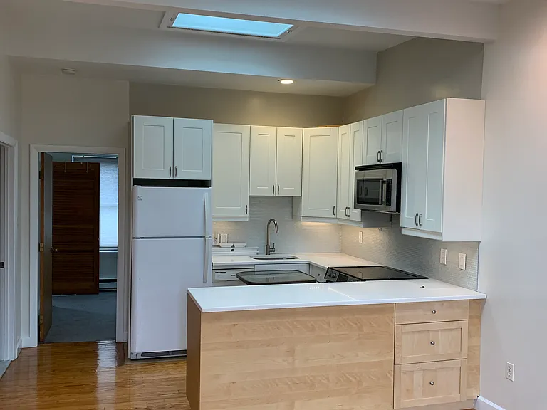 38 Williams St #D — Photo 10