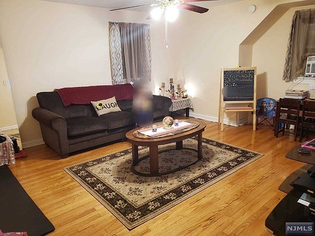 1st image of 488 Grace Ave #2