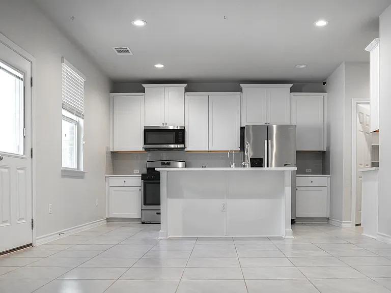 341 Mary Max Cir — Photo 2