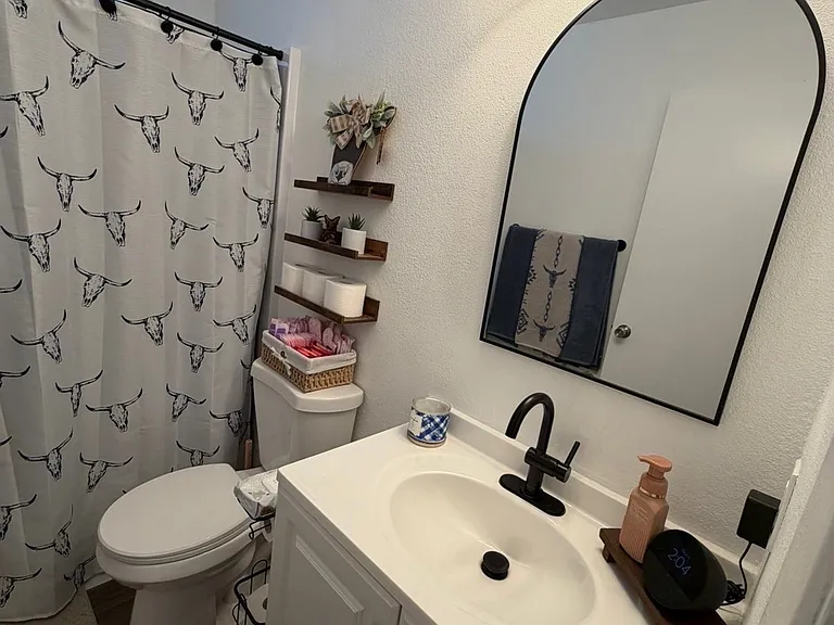 134 E Date St — Photo 14