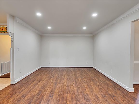 4th image of 7814 Knob Hill Ave