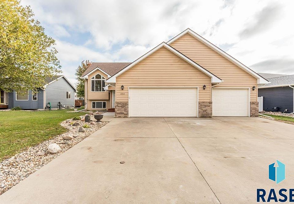 1st image of 606 Rosewood Dr