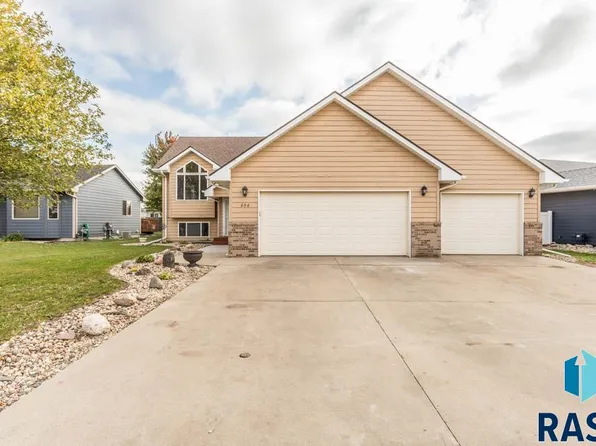 606 Rosewood Dr, Harrisburg, SD 57032