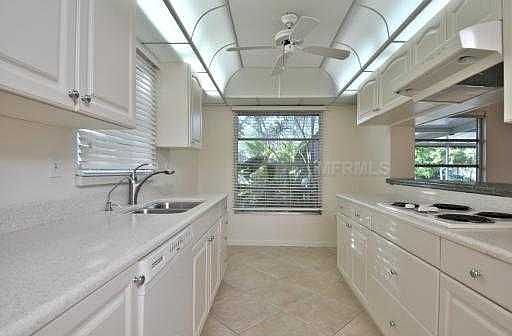 4th image of 1641 Redwood St