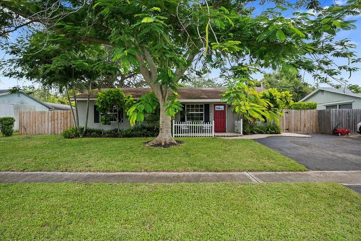 3 bed, 2.0 bath, 1248 sqft, $3,800 — Photo 1