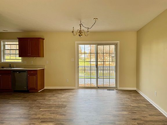 5th image of 25 Millport Ct