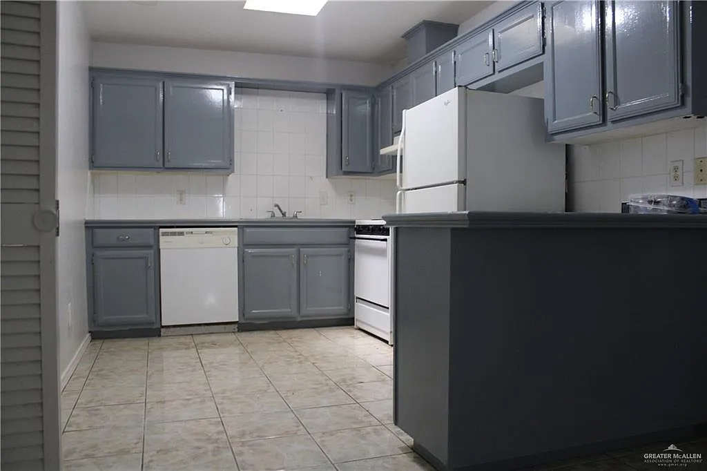 2 bed, 2.0 bath, 875 sqft, $900 — Photo 4