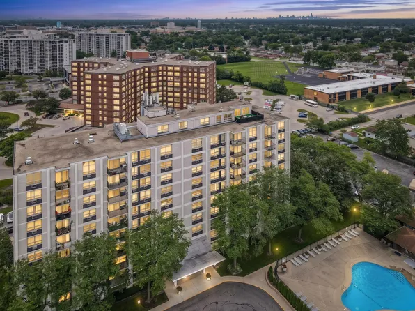 9001 Golf Rd Unit 10F, Des Plaines, IL 60016