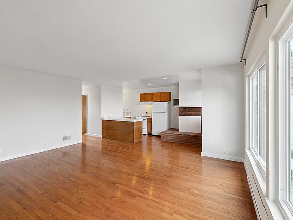 5th image of 315 Roosevelt Way #9