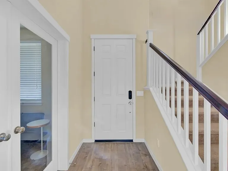 339 Emory Ct — Photo 5