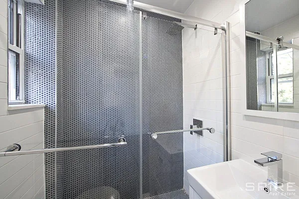 Rented by Spire Group | media 18