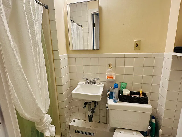47 N Margin St #2R — Photo 6