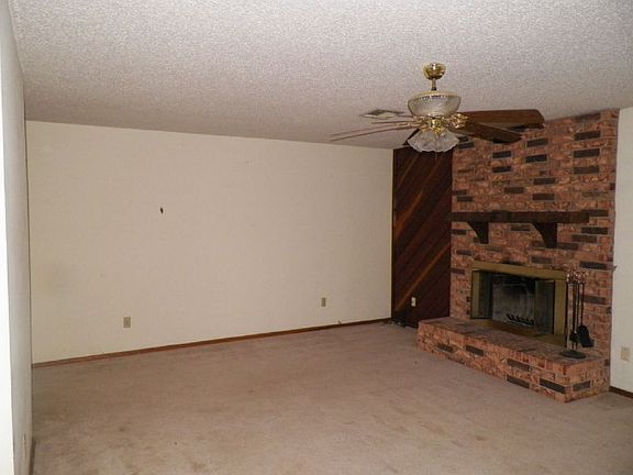 3rd image of 4822 NE Winfield Cir