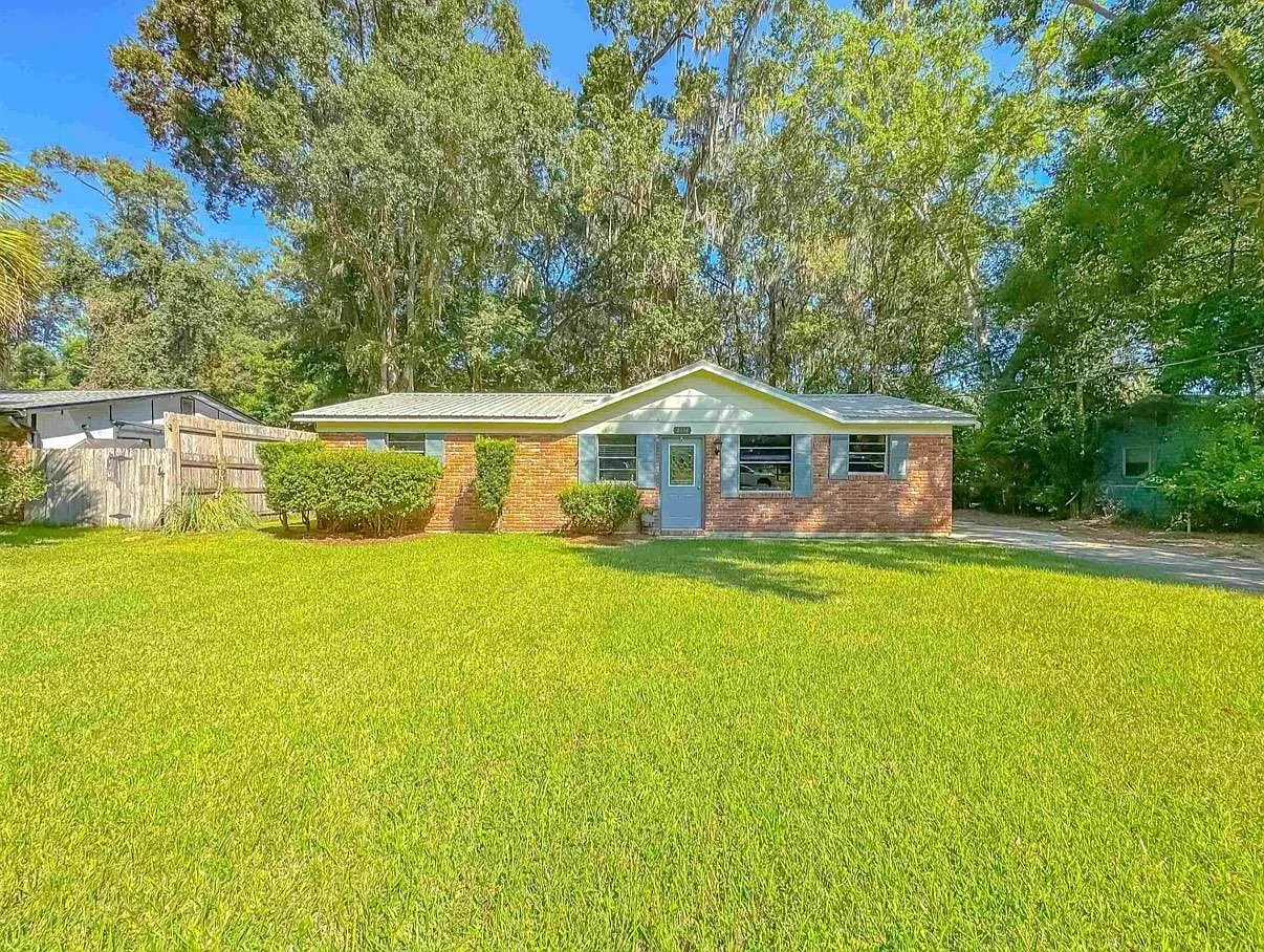 3 bed, 1192 sqft, $1,725 — Photo 1