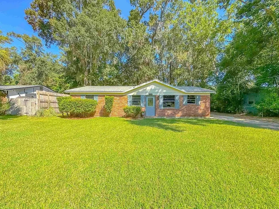 2034 Harriet Dr