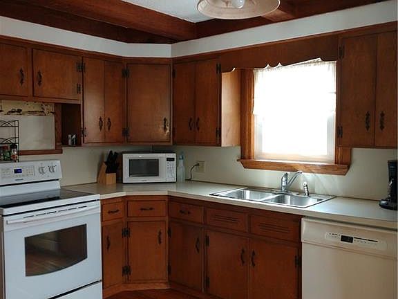 4th image of 93 Renwick Dr