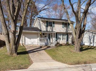 1016 Summit Hills Dr, Bettendorf, IA 52722