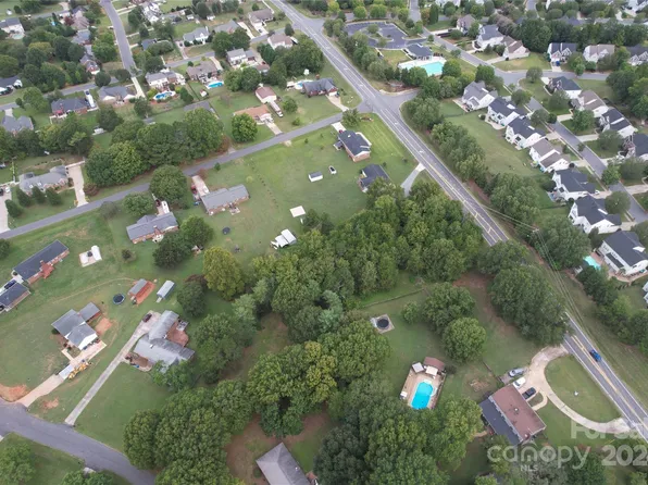 2115 Stallings Rd, Harrisburg, NC 28075