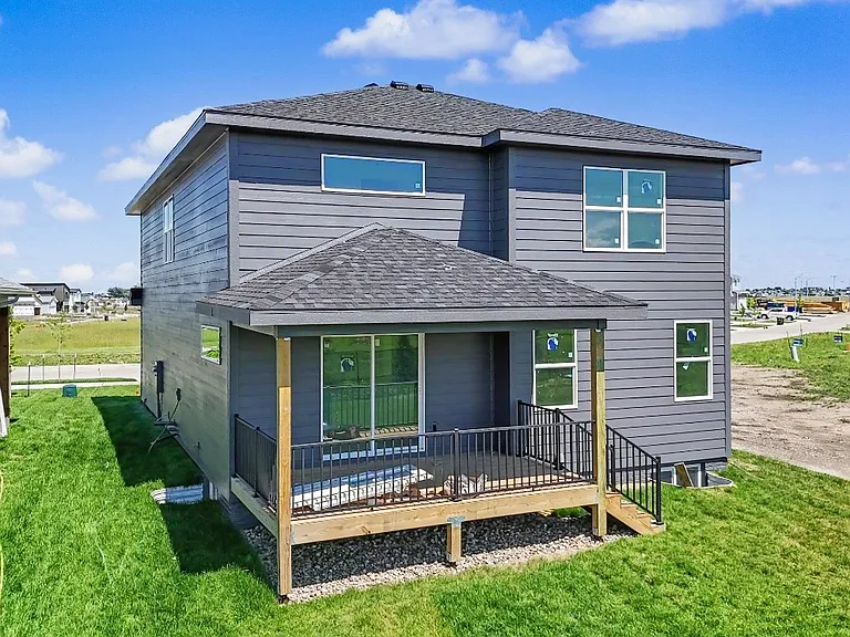 1184 NW Sproul Dr — Photo 2